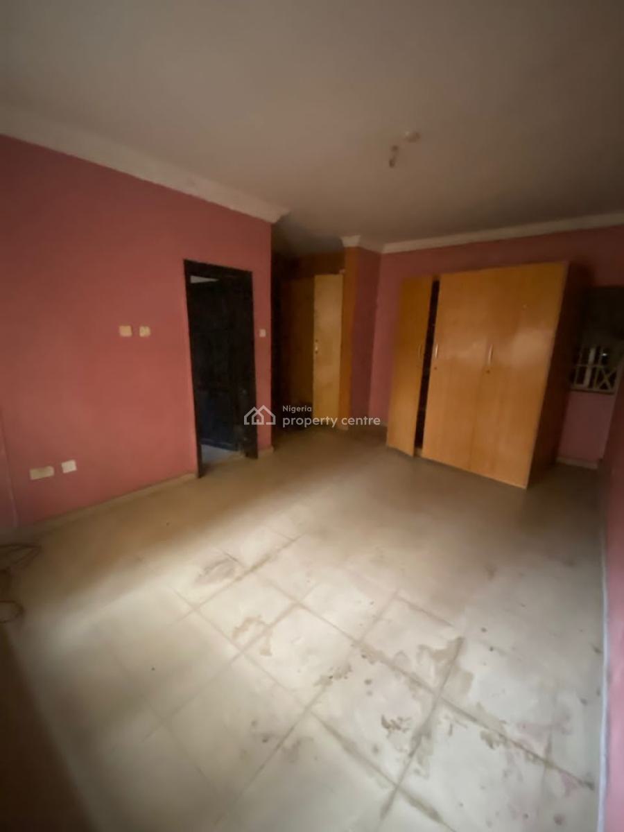 a Ground Floor Spacious and Well Maintaine3 Bedroom Flat, Estate, Surulere, Lagos, Flat / Apartment for Rent