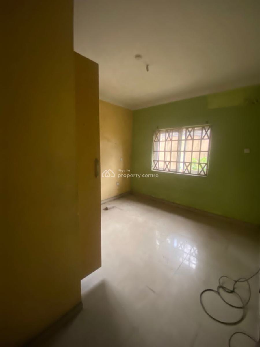 a Ground Floor Spacious and Well Maintaine3 Bedroom Flat, Estate, Surulere, Lagos, Flat / Apartment for Rent