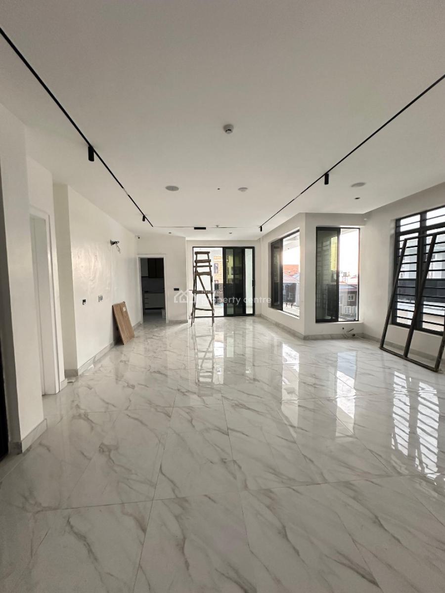 Very Spacious Standard Luxury 4 Bedroom Penthouse with Elevator, Luxury Penthouse in Lekki Phase 1, Lekki, Lagos, Block of Flats for Sale