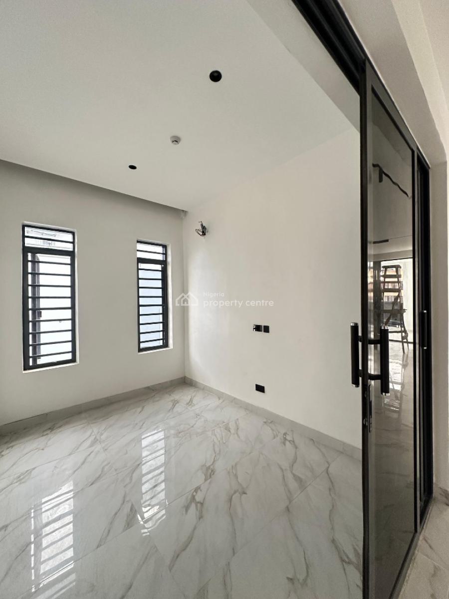 Very Spacious Standard Luxury 4 Bedroom Penthouse with Elevator, Luxury Penthouse in Lekki Phase 1, Lekki, Lagos, Block of Flats for Sale