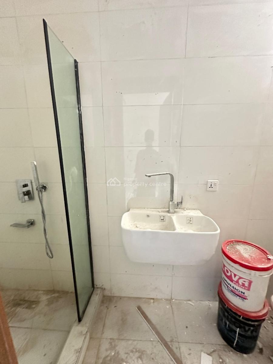 Spacious Luxury 1 Bedroom Apartment with Swimming Pool, Lekki Phase 1, Lekki, Lagos, Block of Flats for Sale