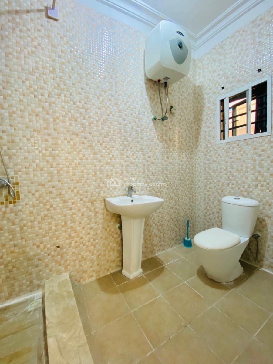 Spacious 3 Bedroom Fully Fitted Apartment with a Bq in a Secure Estate, Off Admiralty Way, Lekki Phase 1 Proper, Lekki Phase 1, Lekki, Lagos, Flat / Apartment for Rent
