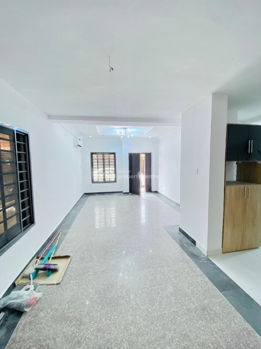 Spacious 2 Bedroom Fully Fitted Apartment with a Bq in a Secure Estate, Off Admiralty Way, Lekki Phase 1 Proper, Lekki Phase 1, Lekki, Lagos, Flat / Apartment for Rent