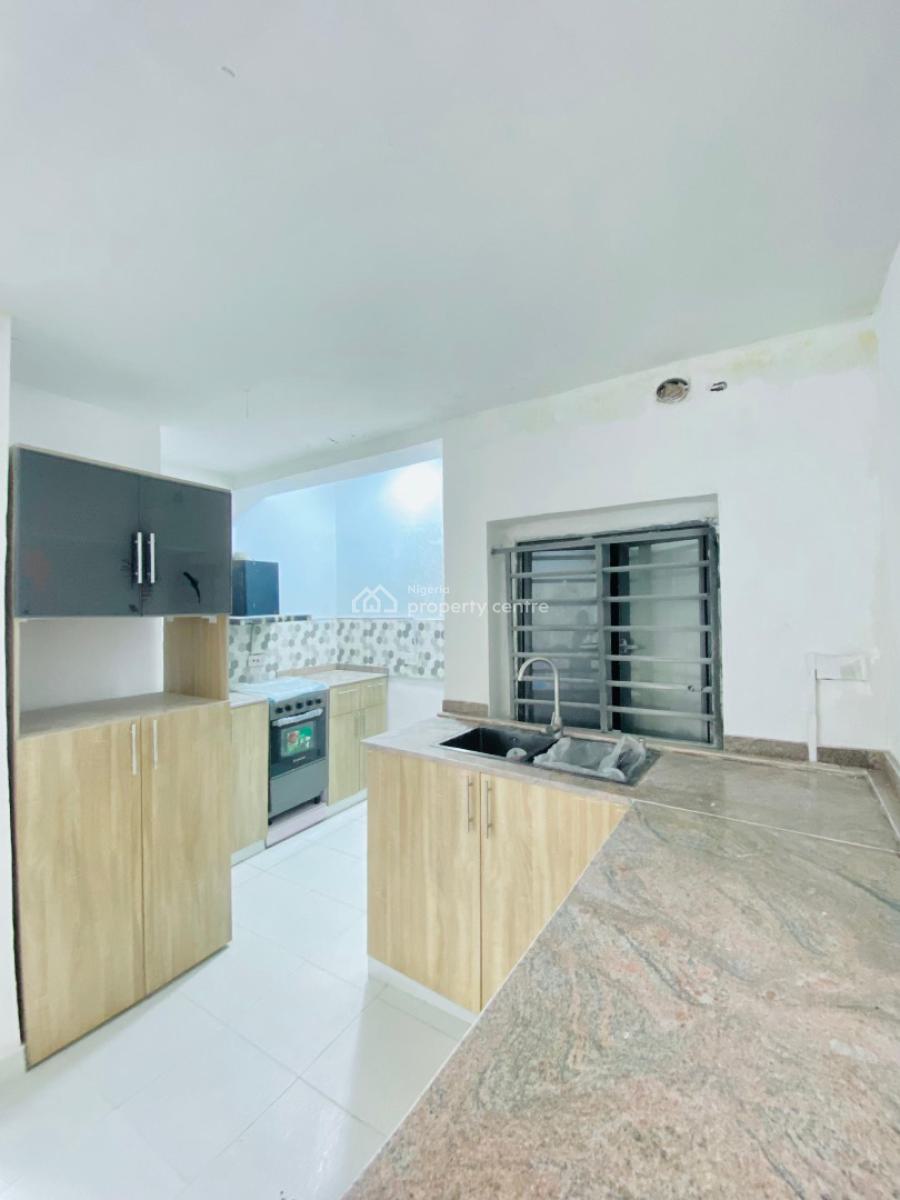 Spacious 2 Bedroom Fully Fitted Apartment with a Bq in a Secure Estate, Off Admiralty Way, Lekki Phase 1 Proper, Lekki Phase 1, Lekki, Lagos, Flat / Apartment for Rent