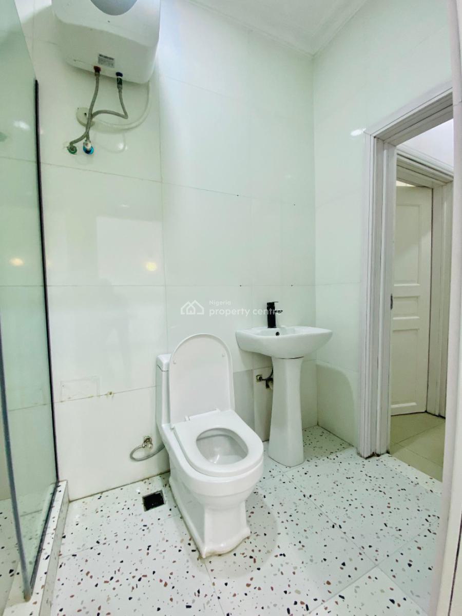 Spacious 2 Bedroom Fully Fitted Apartment with a Bq in a Secure Estate, Off Admiralty Way, Lekki Phase 1 Proper, Lekki Phase 1, Lekki, Lagos, Flat / Apartment for Rent