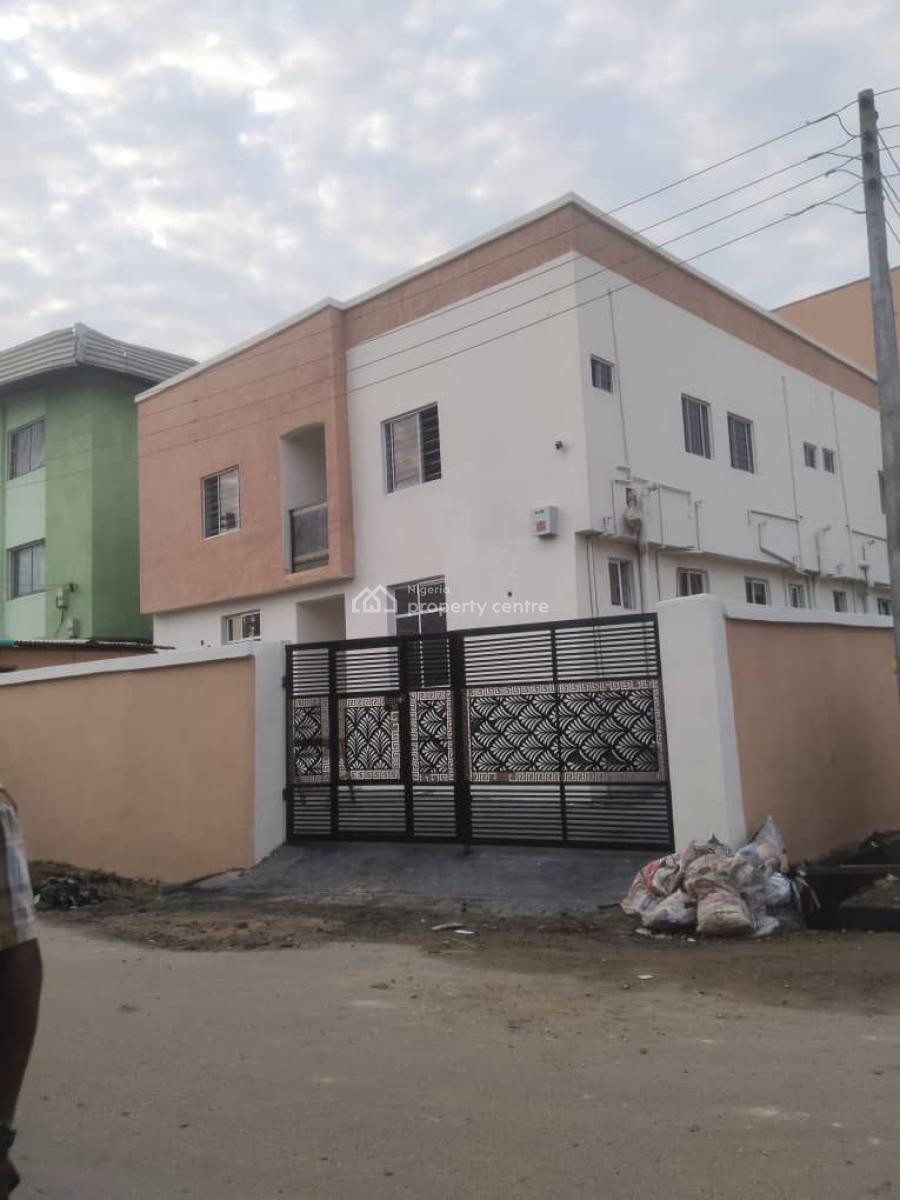 a Spacious Miniflat Upstairs, Akilo Street,off Pedro Road, Ladilak, Shomolu, Lagos, Mini Flat (room and Parlour) for Sale