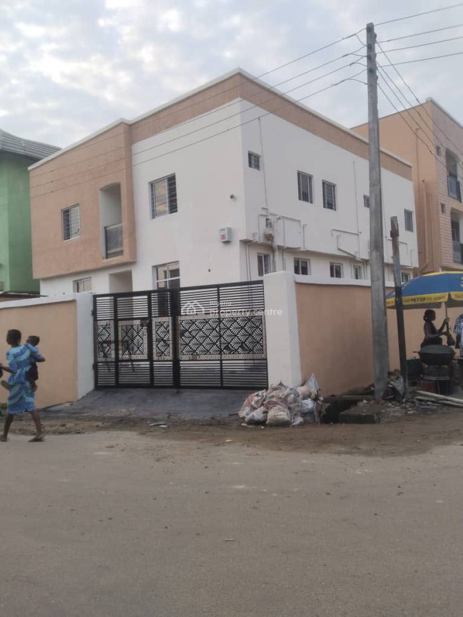 a Spacious Miniflat Upstairs, Akilo Street,off Pedro Road, Ladilak, Shomolu, Lagos, Mini Flat (room and Parlour) for Sale