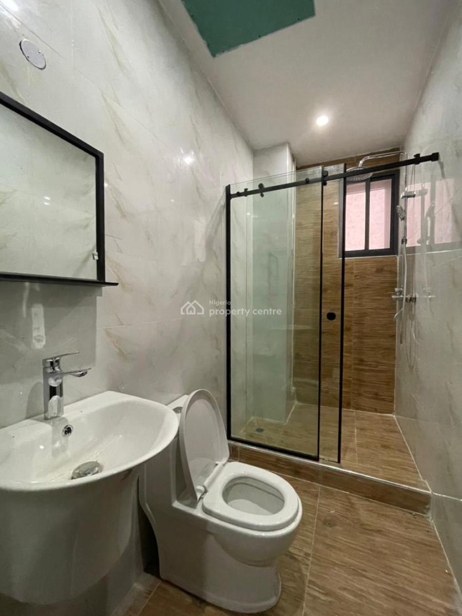 Spacious 2 Bedroom Apartment with Elevator and Gym., Lekki Phase 1, Lekki Phase 1, Lekki, Lagos, Block of Flats for Sale