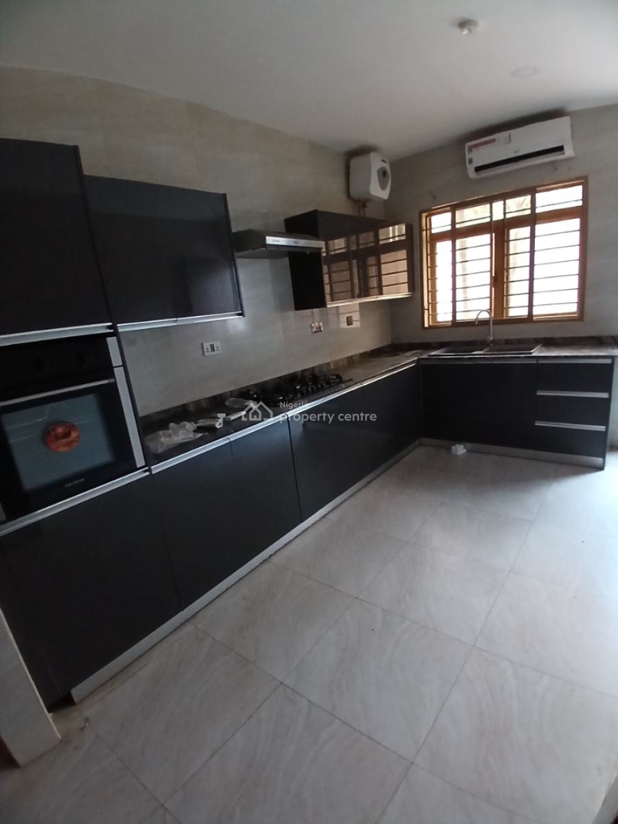 Well Built 3 Bedroom Block of with 1room Bq, Guzape Abuja Diplomatic Zone, Guzape District, Abuja, House for Rent