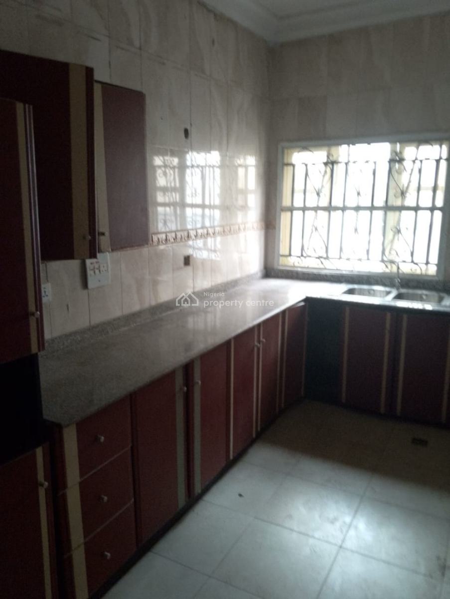 Lovely & Spacious 3bedrooms Apartment in a Secured Estate, Divine Homes, Thomas Estate, Ajah, Lagos, Flat / Apartment for Rent