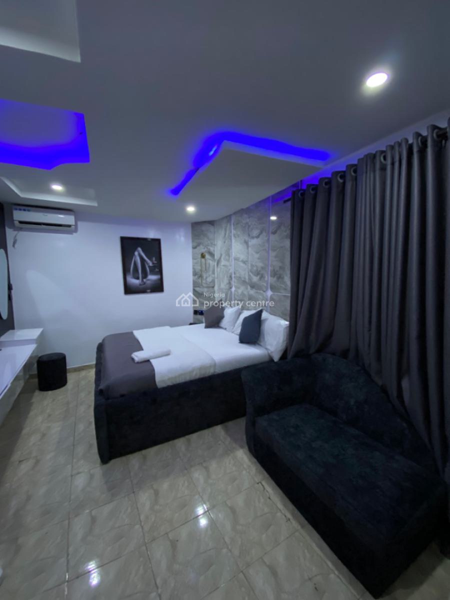 Fully Furnished 1-bedroom Apartment, Akoka, Yaba, Lagos, Mini Flat (room and Parlour) Short Let