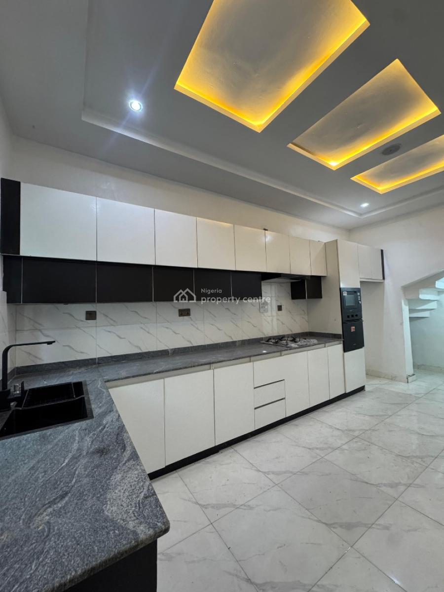 Stunning  5 Bedroom  Semi-detached  Duplex with a Bq and a Driveway, Ologolo, Lekki, Lagos, Semi-detached Duplex for Sale