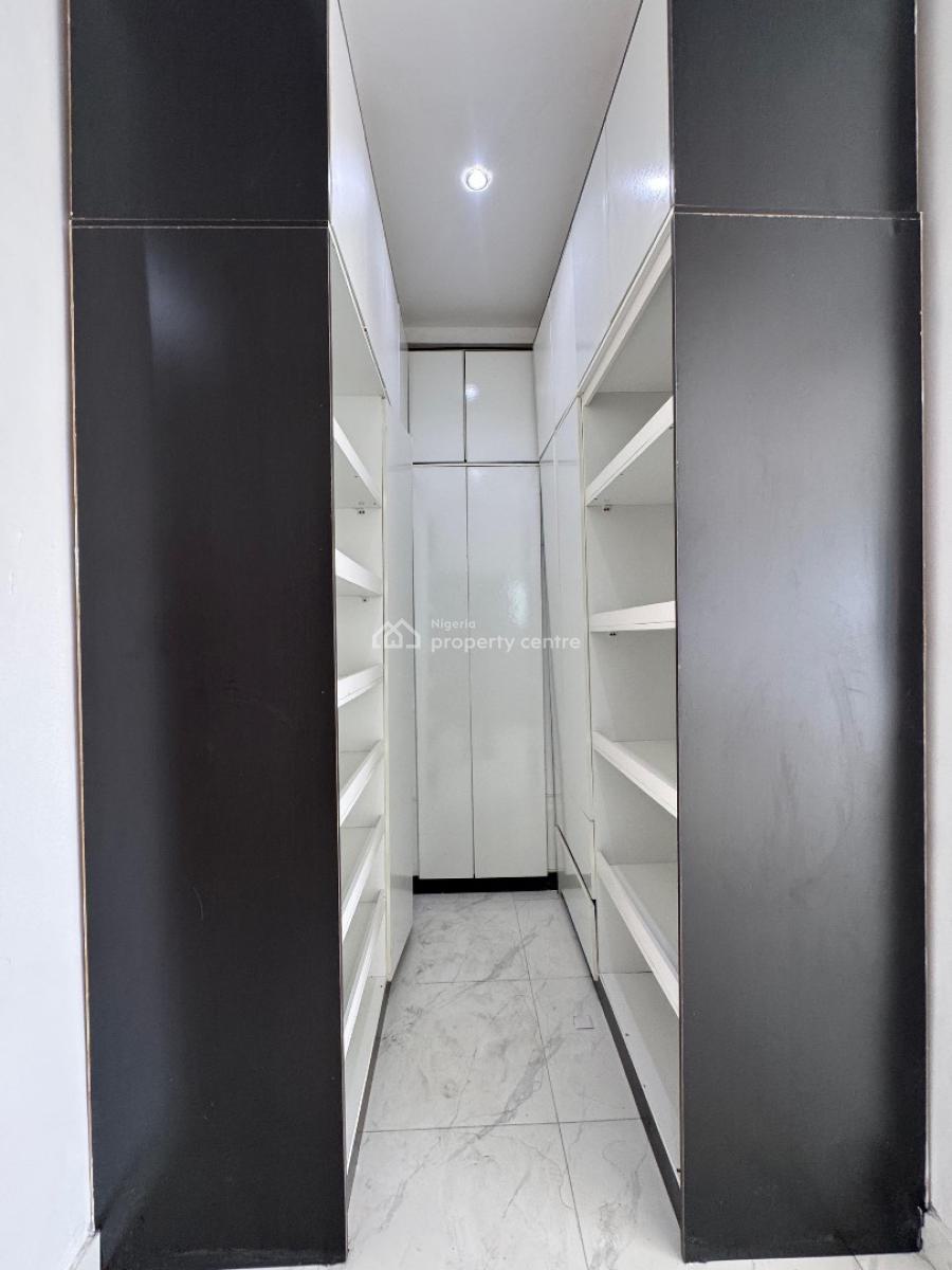 Stunning  5 Bedroom  Semi-detached  Duplex with a Bq and a Driveway, Ologolo, Lekki, Lagos, Semi-detached Duplex for Sale