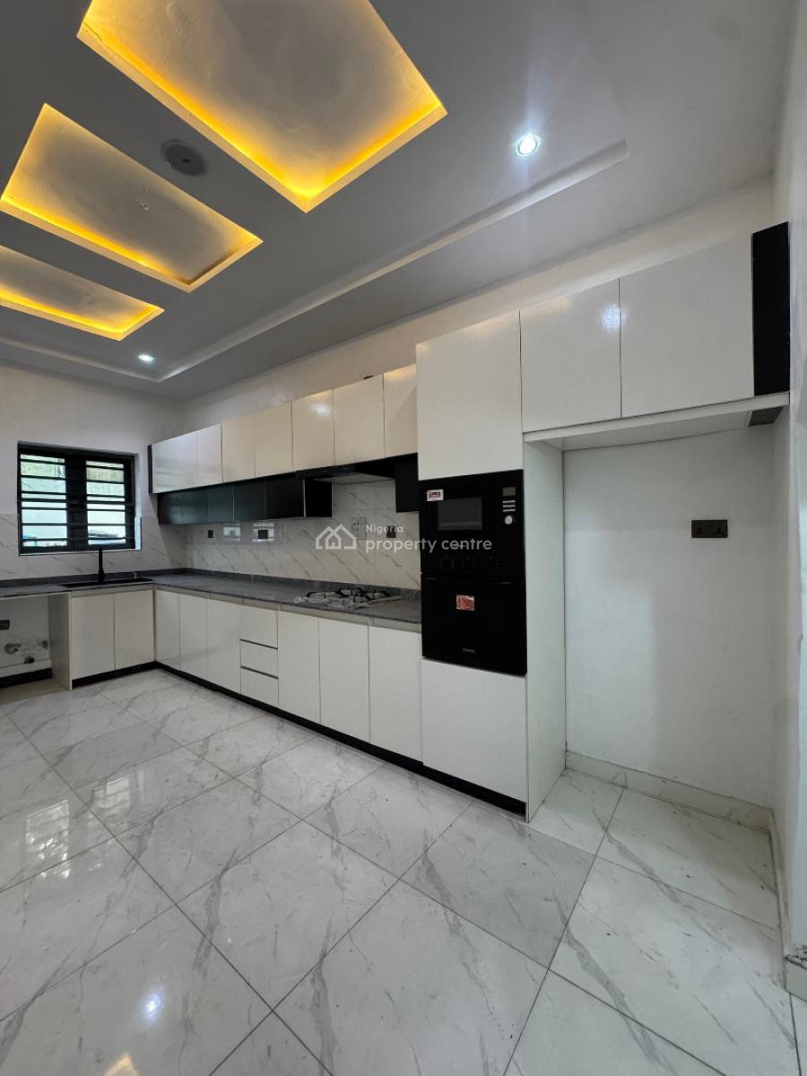 Stunning  5 Bedroom  Semi-detached  Duplex with a Bq and a Driveway, Ologolo, Lekki, Lagos, Semi-detached Duplex for Sale