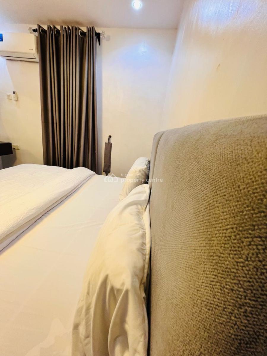 Tastefully Furnished 2 Bedroom Apartment, Yaba, Yaba, Lagos, Flat / Apartment Short Let