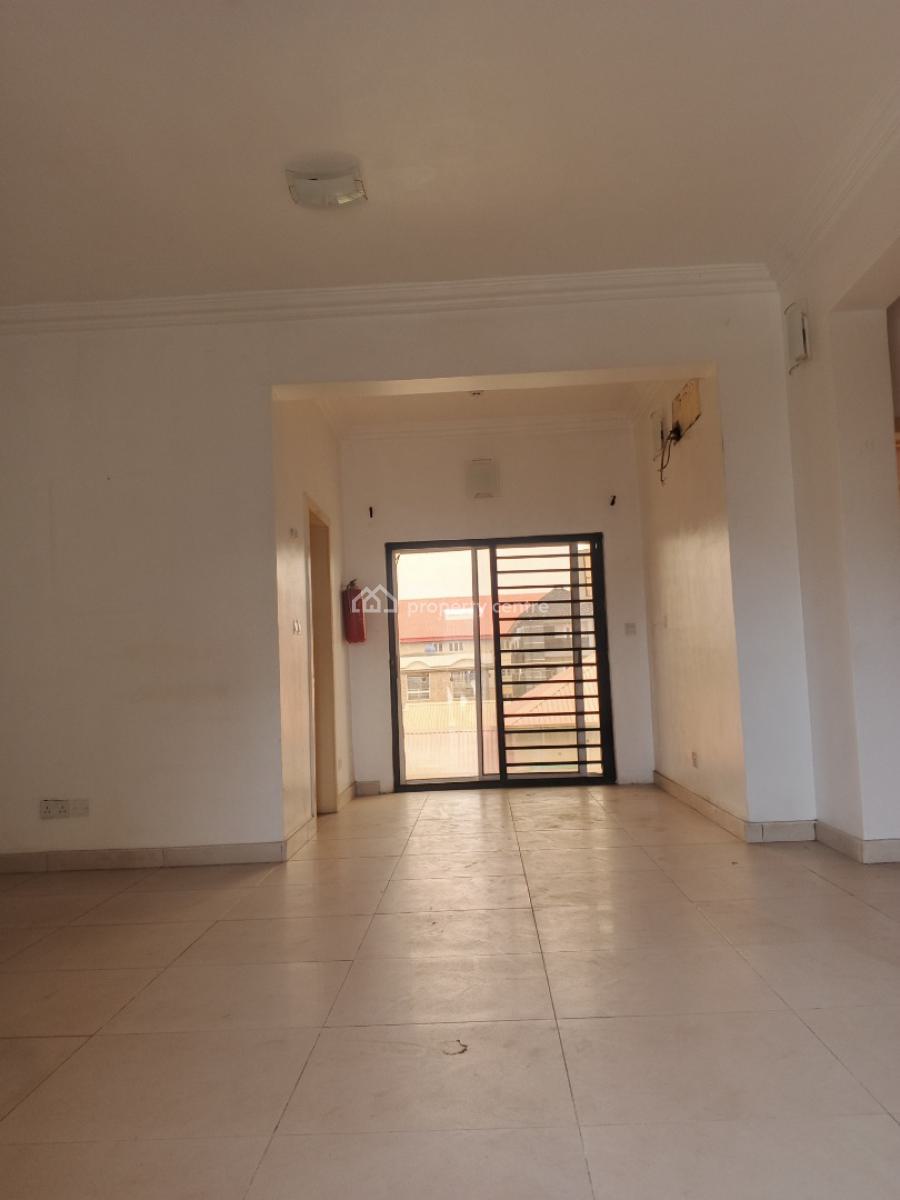 a Luxury 3 Bedroom Apartment Available in a Calm Area., Alagomeji, Alagomeji, Yaba, Lagos, Flat / Apartment for Rent