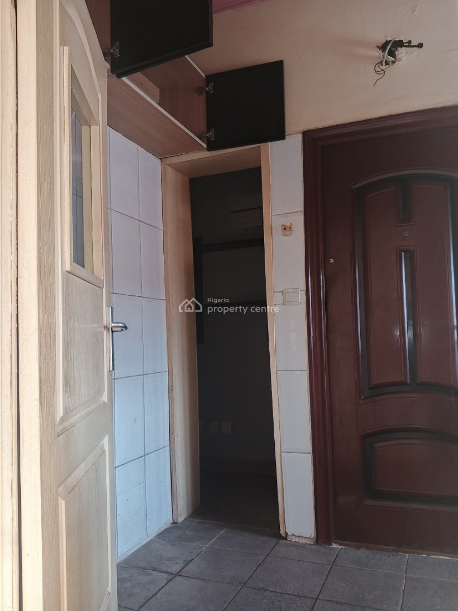 a Luxury 3 Bedroom Apartment Available in a Calm Area., Alagomeji, Alagomeji, Yaba, Lagos, Flat / Apartment for Rent