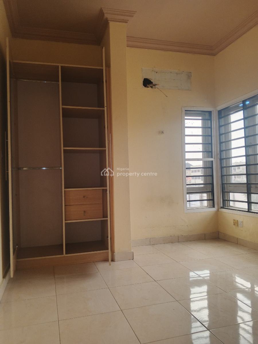 a Luxury 3 Bedroom Apartment Available in a Calm Area., Alagomeji, Alagomeji, Yaba, Lagos, Flat / Apartment for Rent