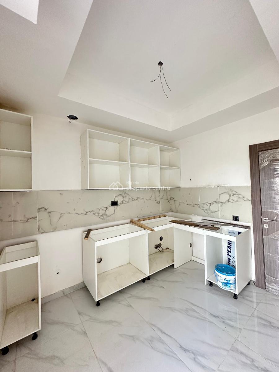 Spacious Well-built 2 Bedroom Apartment with Bq, Pool and Elevator, Lekki Phase 1, Lekki, Lagos, Flat / Apartment for Sale