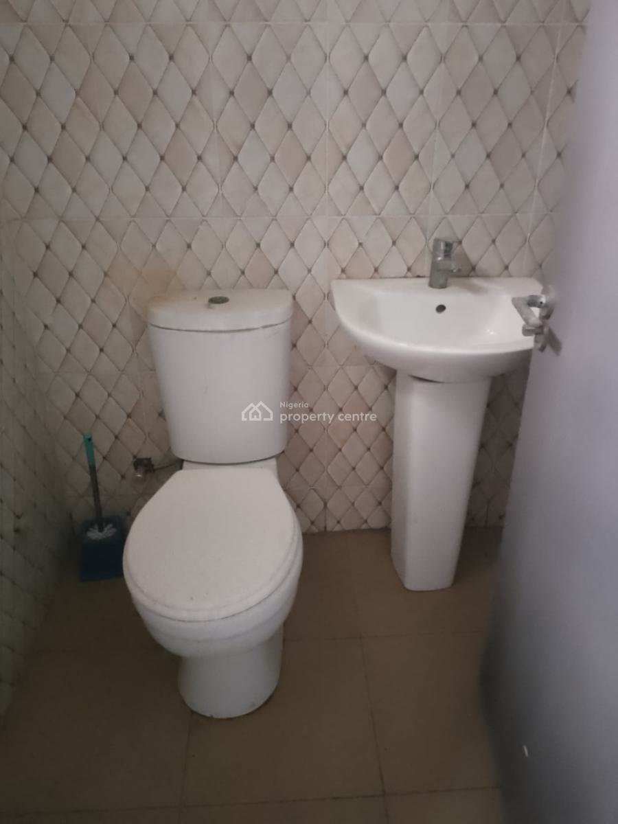 Well Maintained 3 Bedroom, Illasan, Ikate, Lekki, Lagos, Flat / Apartment for Rent