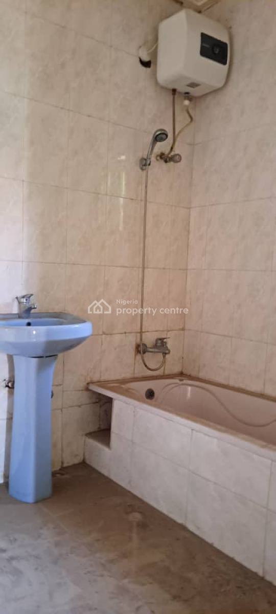 a 3 Bedroom Flat, Lbs Happy Land, Lekki Phase 2, Lekki, Lagos, Flat / Apartment for Rent