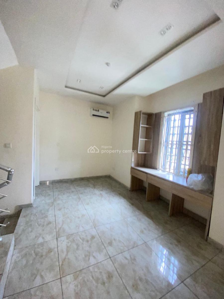 Spacious 4 Terrace Duplex with a Room Bq, Lekki Phase 1, Lekki, Lagos, Terraced Duplex for Rent