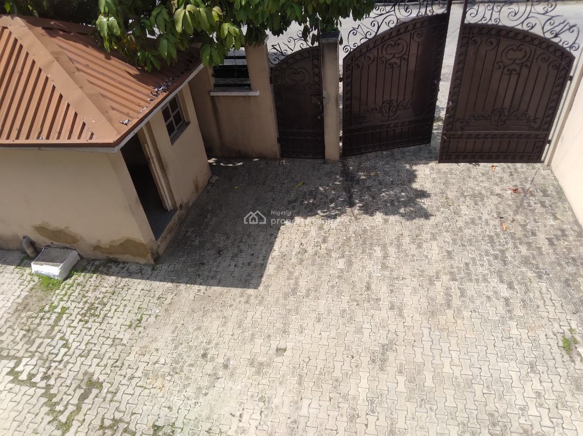 Spacious 4 Bedooms Duplex + 2 Rooms Bq + Anteroom + Laundry Etc, Lekki Phase 1, Lekki, Lagos, Semi-detached Duplex for Rent