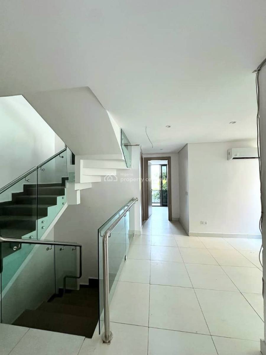 Waterfront Well Maintained 4 Bedroom Terrace with Bq, Lekki Phase 1, Lekki, Lagos, Terraced Duplex for Rent