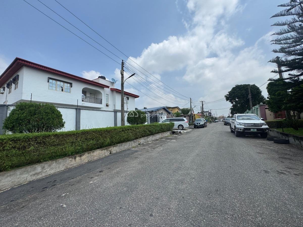 Demolishable House on 784sqm in a Serene and Secured Estate, Gra Phase 1, Magodo, Lagos, House for Sale