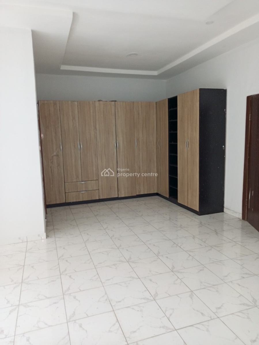 Distress Large 4bedroom Semi Detached with Bq Security House, Ologolo, Lekki, Lagos, Semi-detached Duplex for Sale