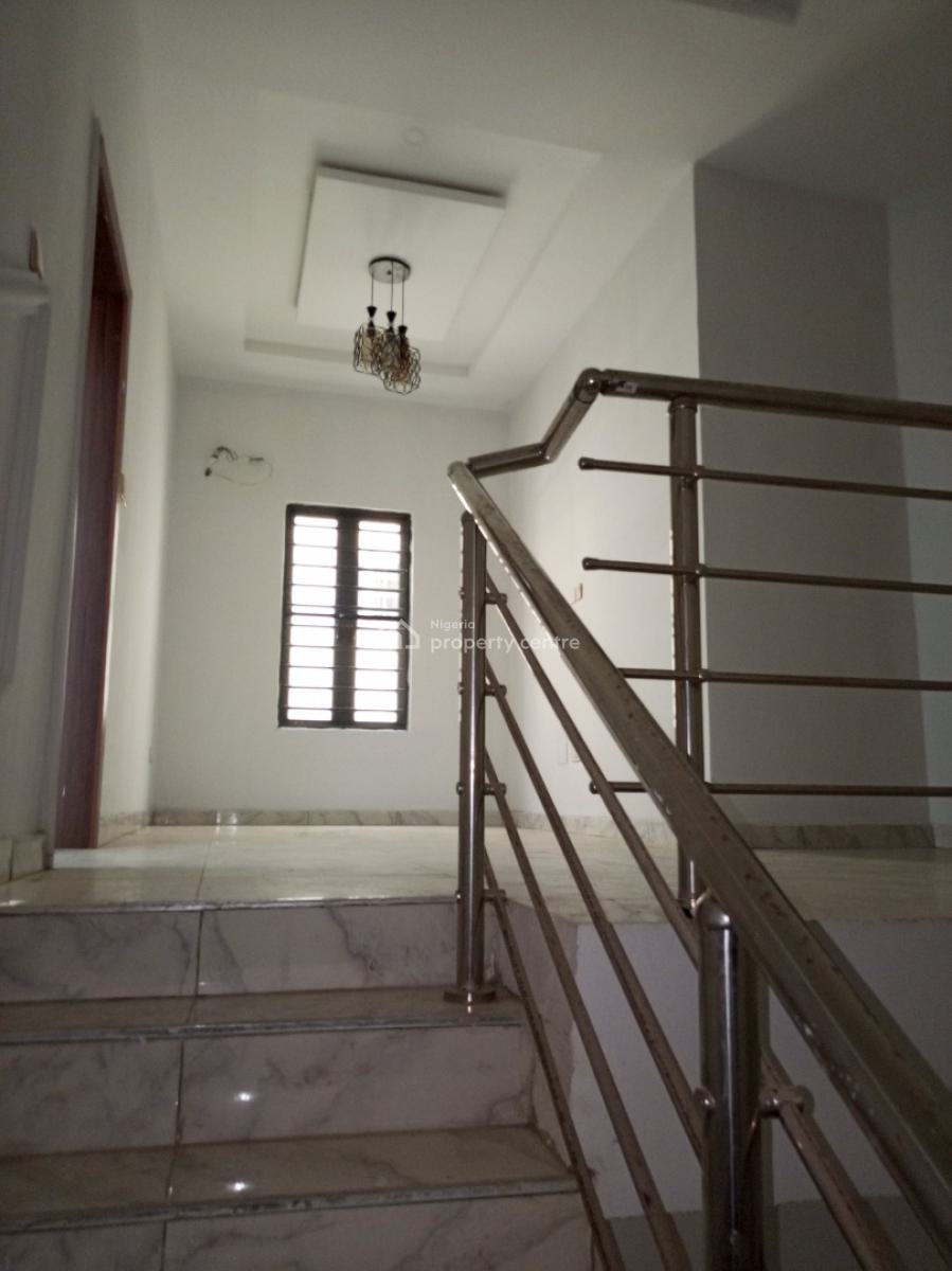 Distress Large 4bedroom Semi Detached with Bq Security House, Ologolo, Lekki, Lagos, Semi-detached Duplex for Sale