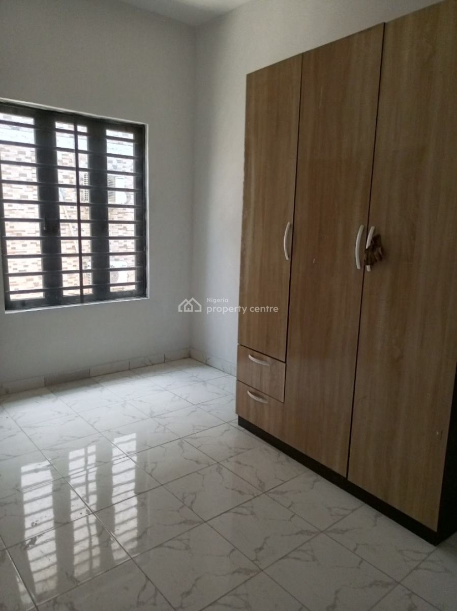 Distress Large 4bedroom Semi Detached with Bq Security House, Ologolo, Lekki, Lagos, Semi-detached Duplex for Sale