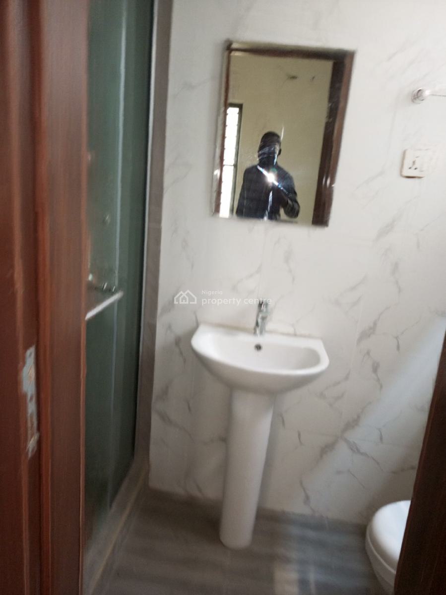 Distress Large 4bedroom Semi Detached with Bq Security House, Ologolo, Lekki, Lagos, Semi-detached Duplex for Sale