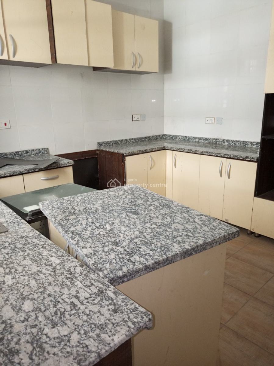 Distress Large 4bedroom Semi Detached with Bq Security House, Ologolo, Lekki, Lagos, Semi-detached Duplex for Sale