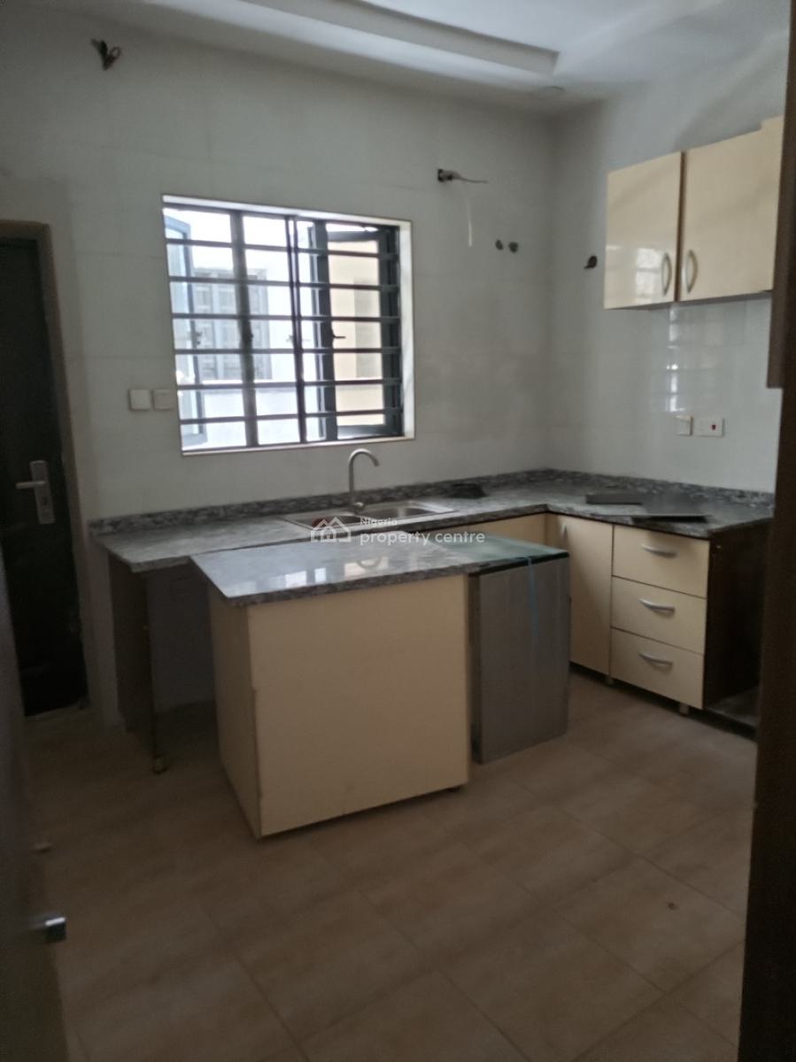 Distress Large 4bedroom Semi Detached with Bq Security House, Ologolo, Lekki, Lagos, Semi-detached Duplex for Sale