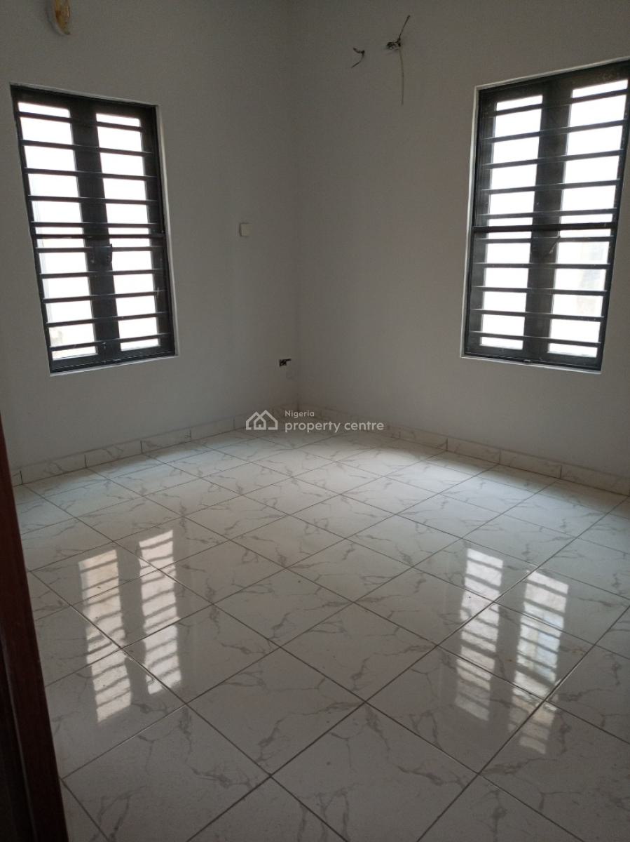 Distress Large 4bedroom Semi Detached with Bq Security House, Ologolo, Lekki, Lagos, Semi-detached Duplex for Sale