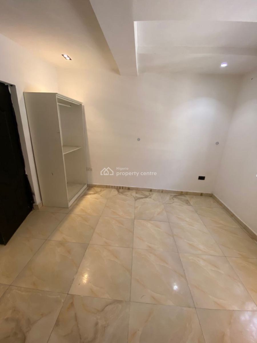 2 Bedrooms Luxury Apartment, Admiralty Way, Lekki Phase 1, Lekki, Lagos, Flat / Apartment for Rent