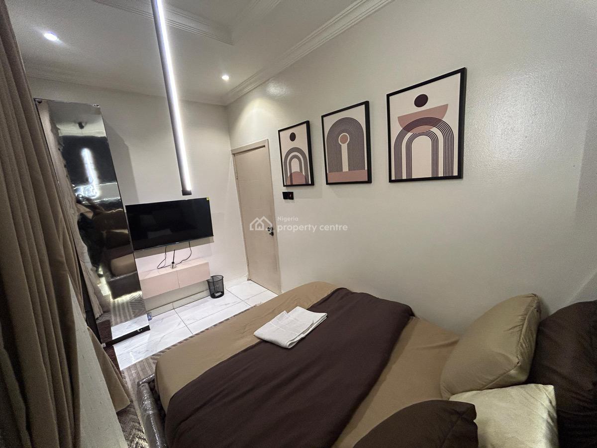 Luxury One Bedroom Water View with Pool and Rooftop Lounge, Admiralty Way, Lekki, Lagos, Mini Flat (room and Parlour) Short Let
