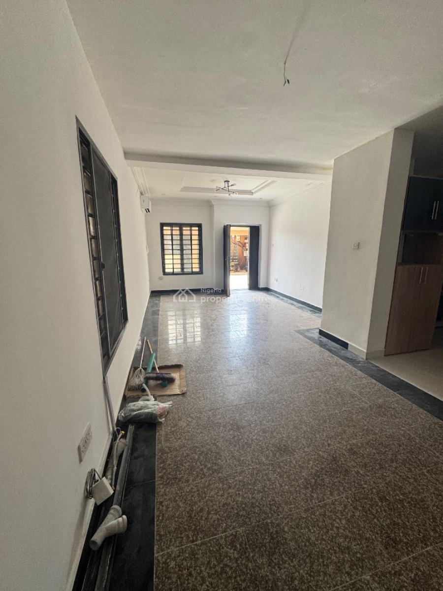 Neat 2 Bedroom Apartment with Bq, Lekki Phase 1, Lekki, Lagos, Flat / Apartment for Rent