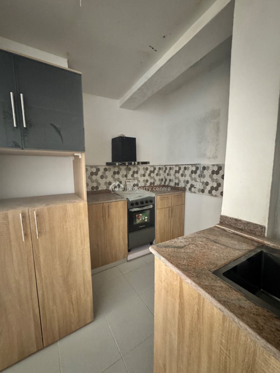 Neat 2 Bedroom Apartment with Bq, Lekki Phase 1, Lekki, Lagos, Flat / Apartment for Rent