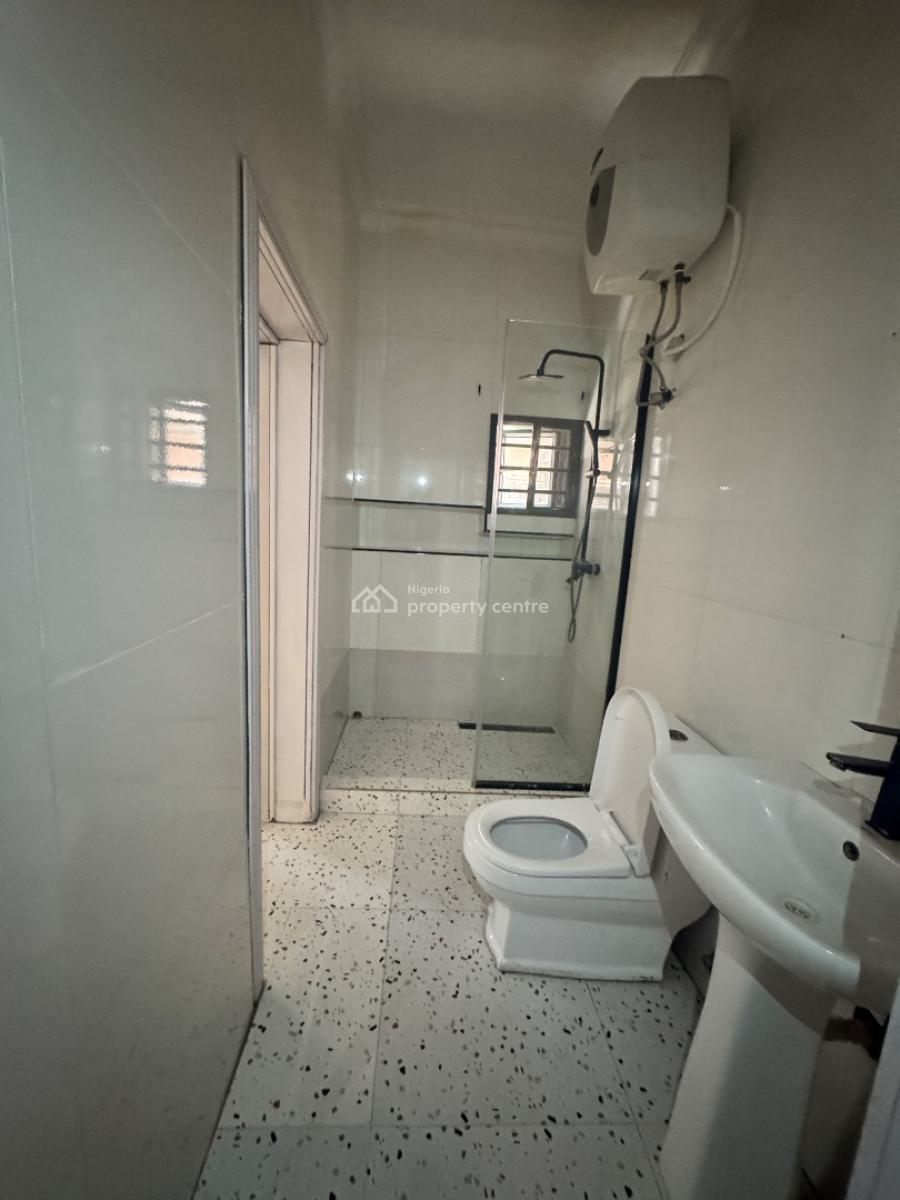 Neat 2 Bedroom Apartment with Bq, Lekki Phase 1, Lekki, Lagos, Flat / Apartment for Rent