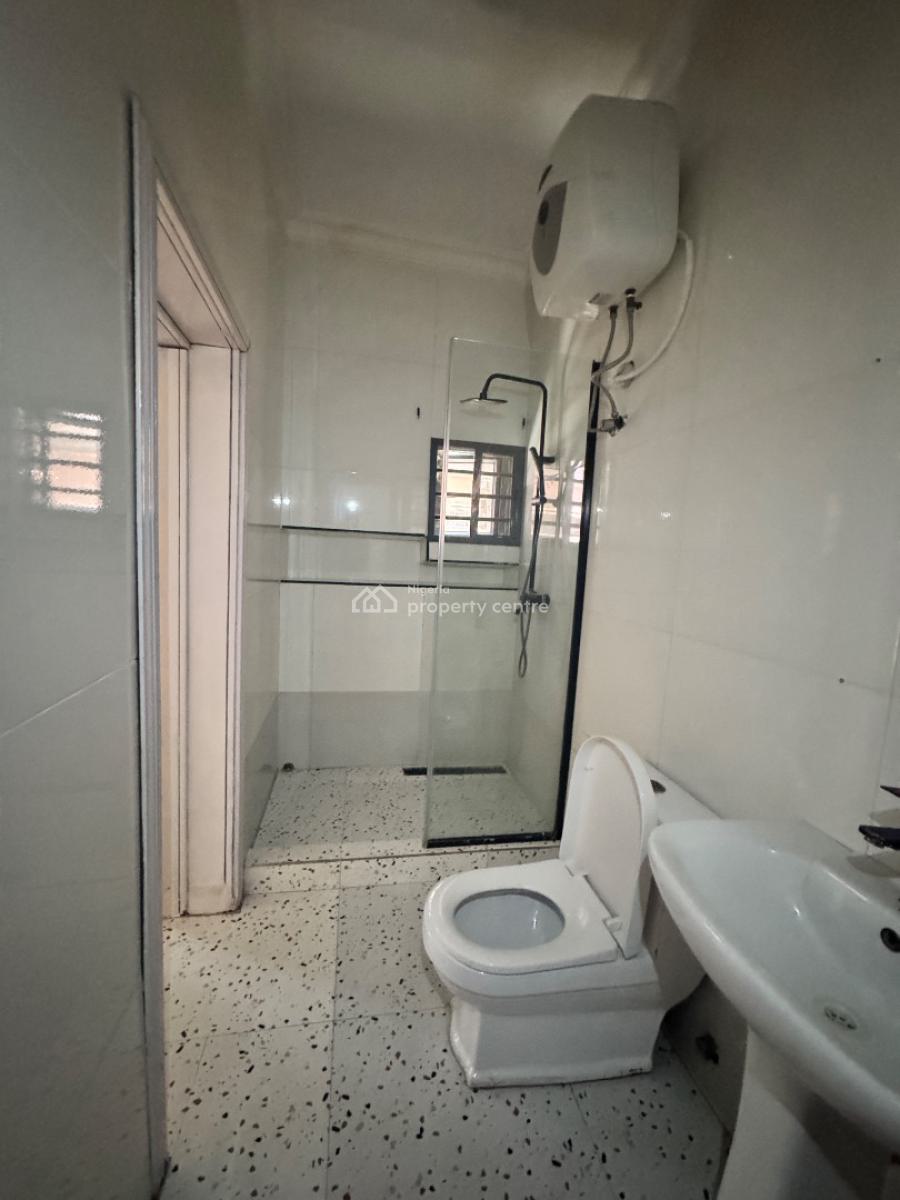 Neat 2 Bedroom Apartment with Bq, Lekki Phase 1, Lekki, Lagos, Flat / Apartment for Rent