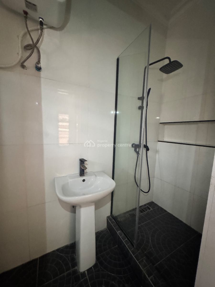 Neat 2 Bedroom Apartment with Bq, Lekki Phase 1, Lekki, Lagos, Flat / Apartment for Rent