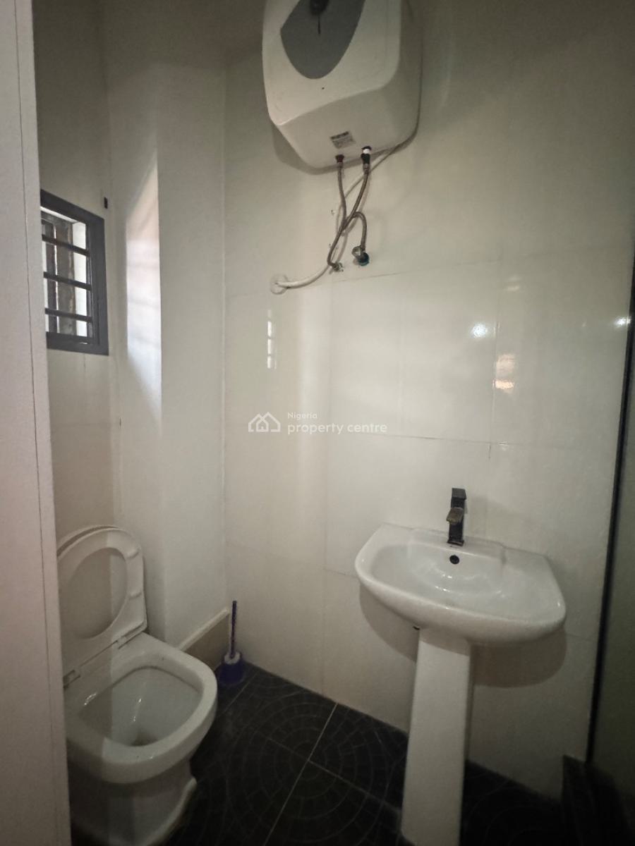 Neat 2 Bedroom Apartment with Bq, Lekki Phase 1, Lekki, Lagos, Flat / Apartment for Rent