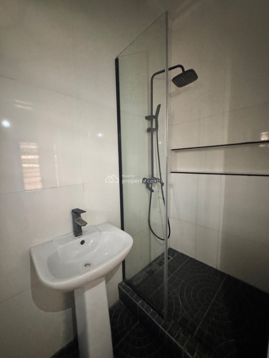 Neat 2 Bedroom Apartment with Bq, Lekki Phase 1, Lekki, Lagos, Flat / Apartment for Rent