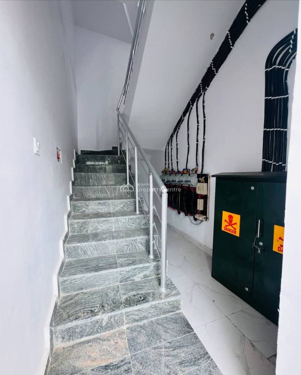 Exquisitely Built 3 Bedroom Apartment in Gated Environment, Surulere, Lagos, Flat / Apartment for Sale
