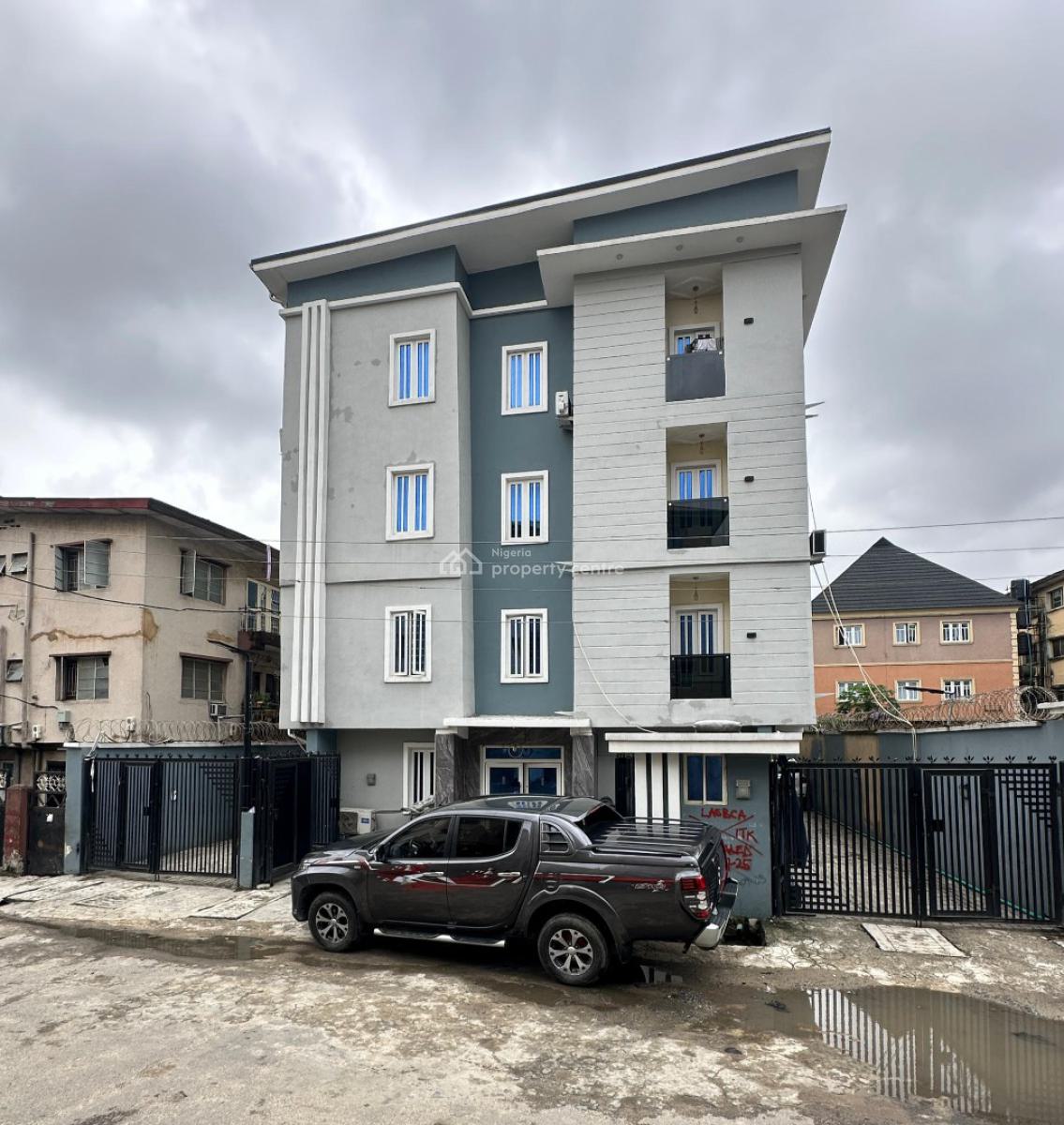 Lovely 3 Bedroom Apartment in a Serene Environment, Surulere, Lagos, Flat / Apartment for Sale