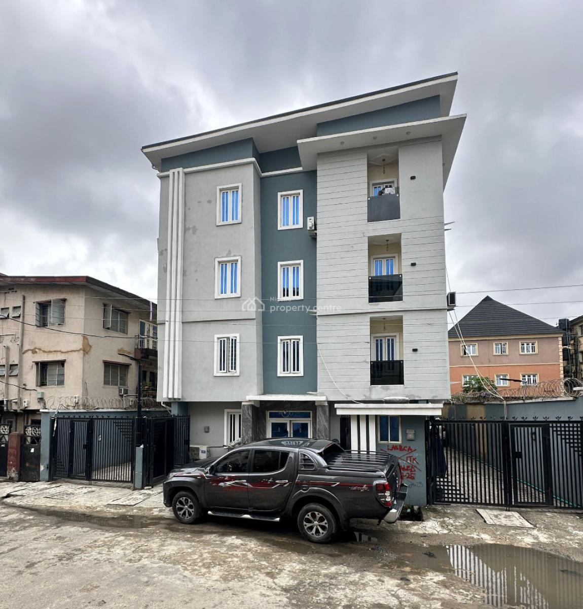 Lovely 3 Bedroom Apartment in a Serene Environment, Surulere, Lagos, Flat / Apartment for Sale