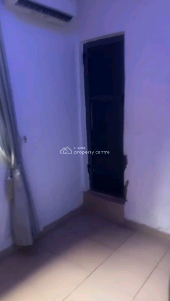 Standard and Spacious 2 Bedroom Flat for Lease, Obanikoro, Shomolu, Lagos, Flat / Apartment for Sale
