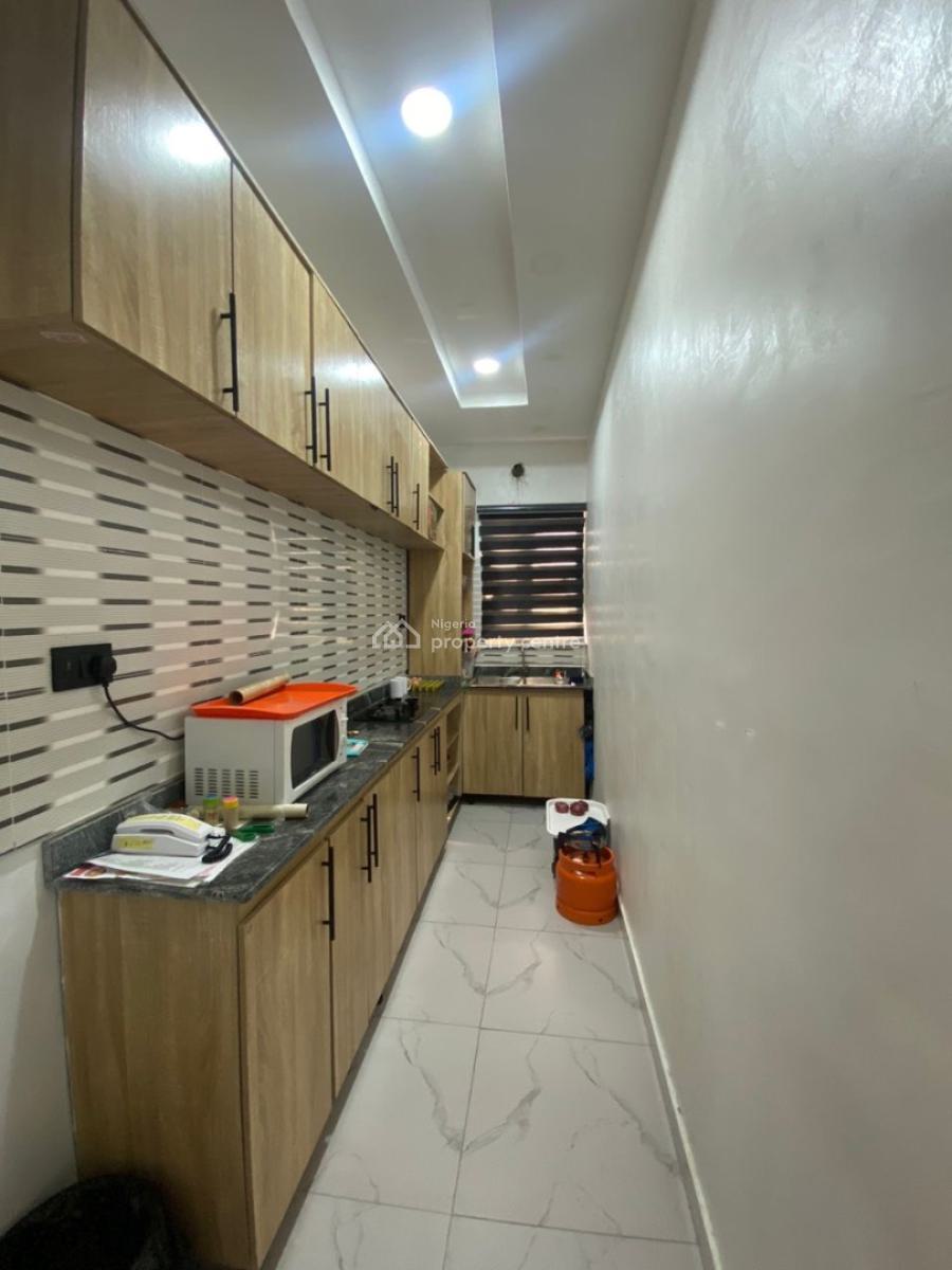 Super Luxurious 2 Bedrooms Flat, Redeem Bus-stop, Ogombo, Ajah, Lagos, Flat / Apartment for Rent
